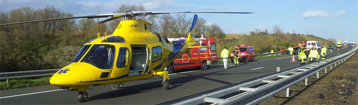 Evacuation d'un blessé, lors d'un accident de la circulation routière,  par hélicoptère