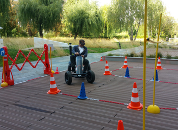 Le karting à pédale et le parcours de simulation d'alcoolémie  lors d'une sensibilisation au risque routier en entreprise par Prev2r