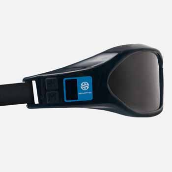 Le côté gauche des lunettes distracteurs SENAPTEC. Le côté gauche des lunettes distracteurs SENAPTEC.