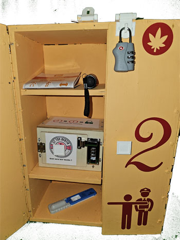 Dernière boite à ouvrir pour sortir de l'escape game alcool cannabis protoxyde d'azote -   Crédit photo jgmt