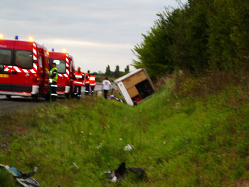 accident de la circulation routière d'un véhicule utilitaire immobilisé dans un fossé  - Prev2r