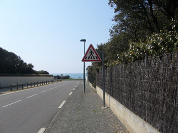 Panneau de signalisation passage piéton -Copyright Prev2r - Reproduction interdite