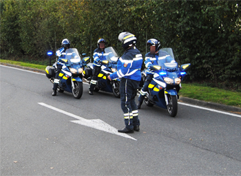 Contrôle routier  par les motocyclistes de la Gendarmerie