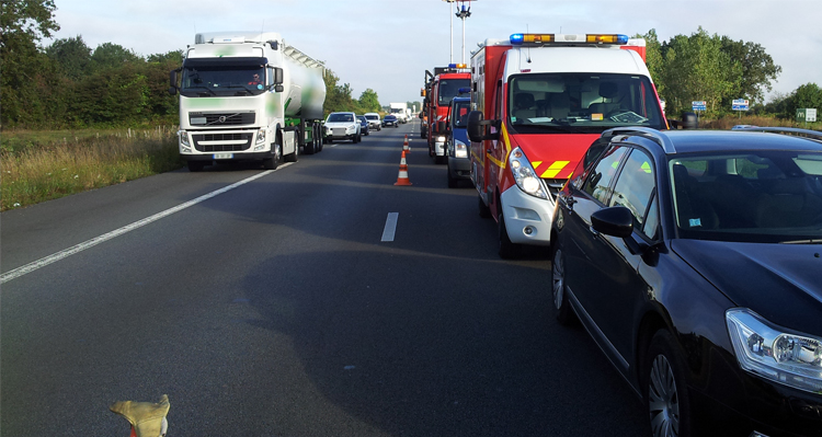 accident de la circulation routière en chaîne sur une route nationale