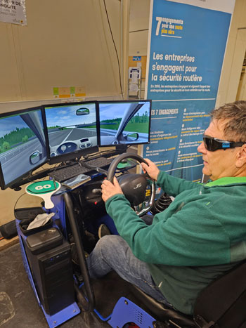 Lunettes et simulateur de conduite.