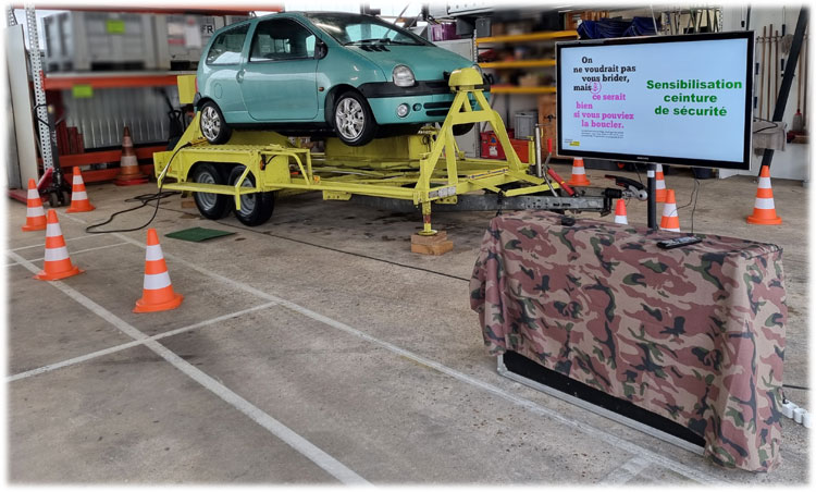 Sensibilisation ceinture de sécurité avec le simulateur de retournement au Mans  - reproduction interdite - Prev2r