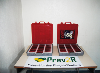 La valise contenant 40 boîters quizco pour réaliser des interventions en entreprise  Prev2r