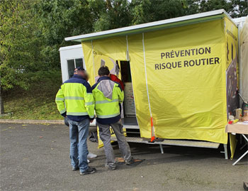 Les 4 participants finalisent leurs connaissances avant de rentrer dans le serious game risque routier au travail  - Prev2r