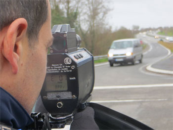 Cimémomètre Mercura utilisé  par les Forces de l'Ordre - Crédit photo https://www.ouest-france.fr/normandie/bavent-14860/bavent-controle-201-km/h-en-campagne-5614525