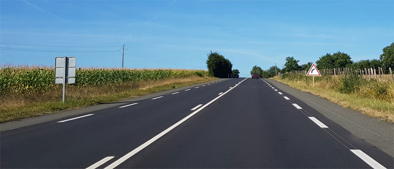 RD 323 Sceaux sur huisne, en approche du radar dans la montée 